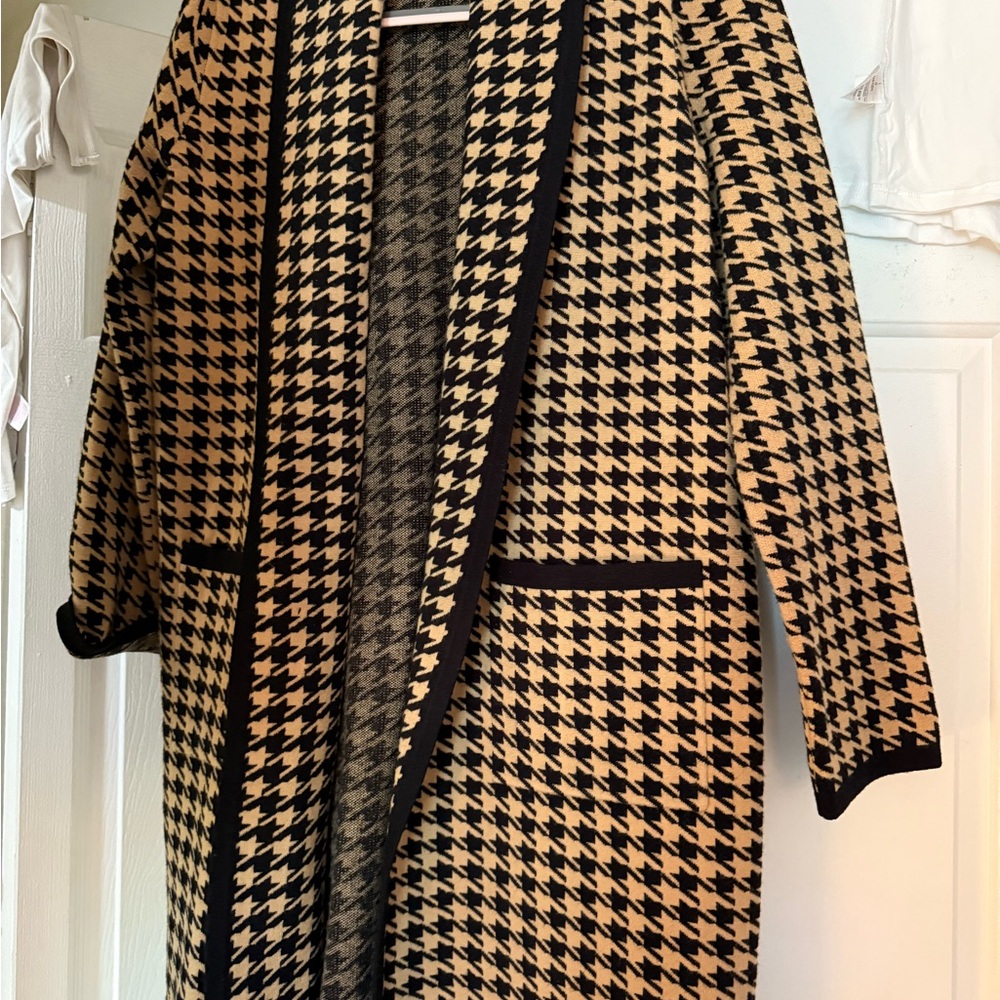 Ann Taylor Black and Cream Houndstooth Blazer